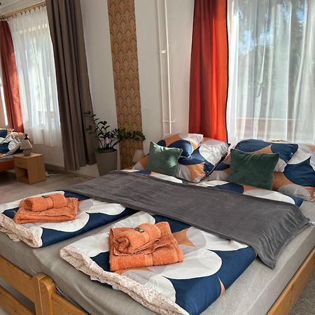 Tavaszpart Vendeghaz Apartment Seghedin Exterior foto