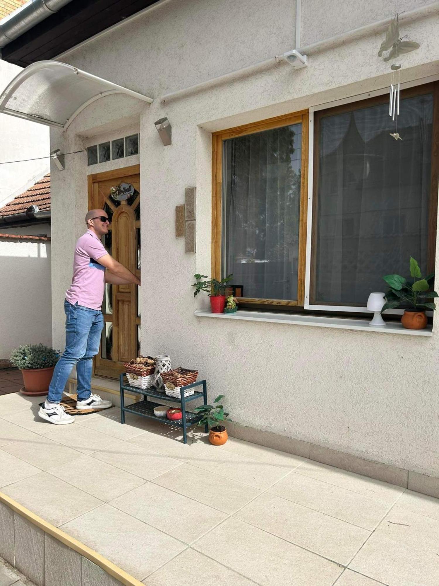 Tavaszpart Vendeghaz Apartment Seghedin Exterior foto
