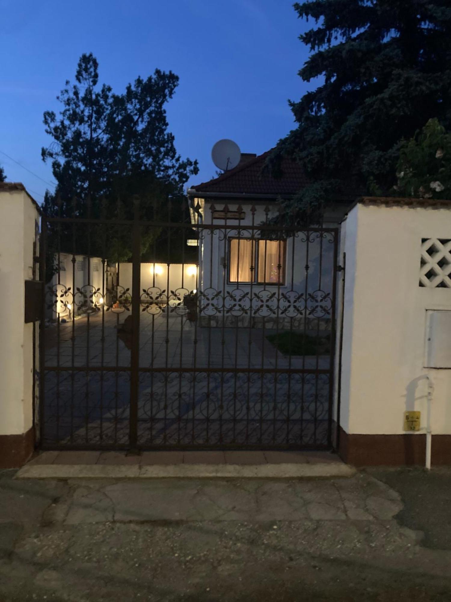Tavaszpart Vendeghaz Apartment Seghedin Exterior foto