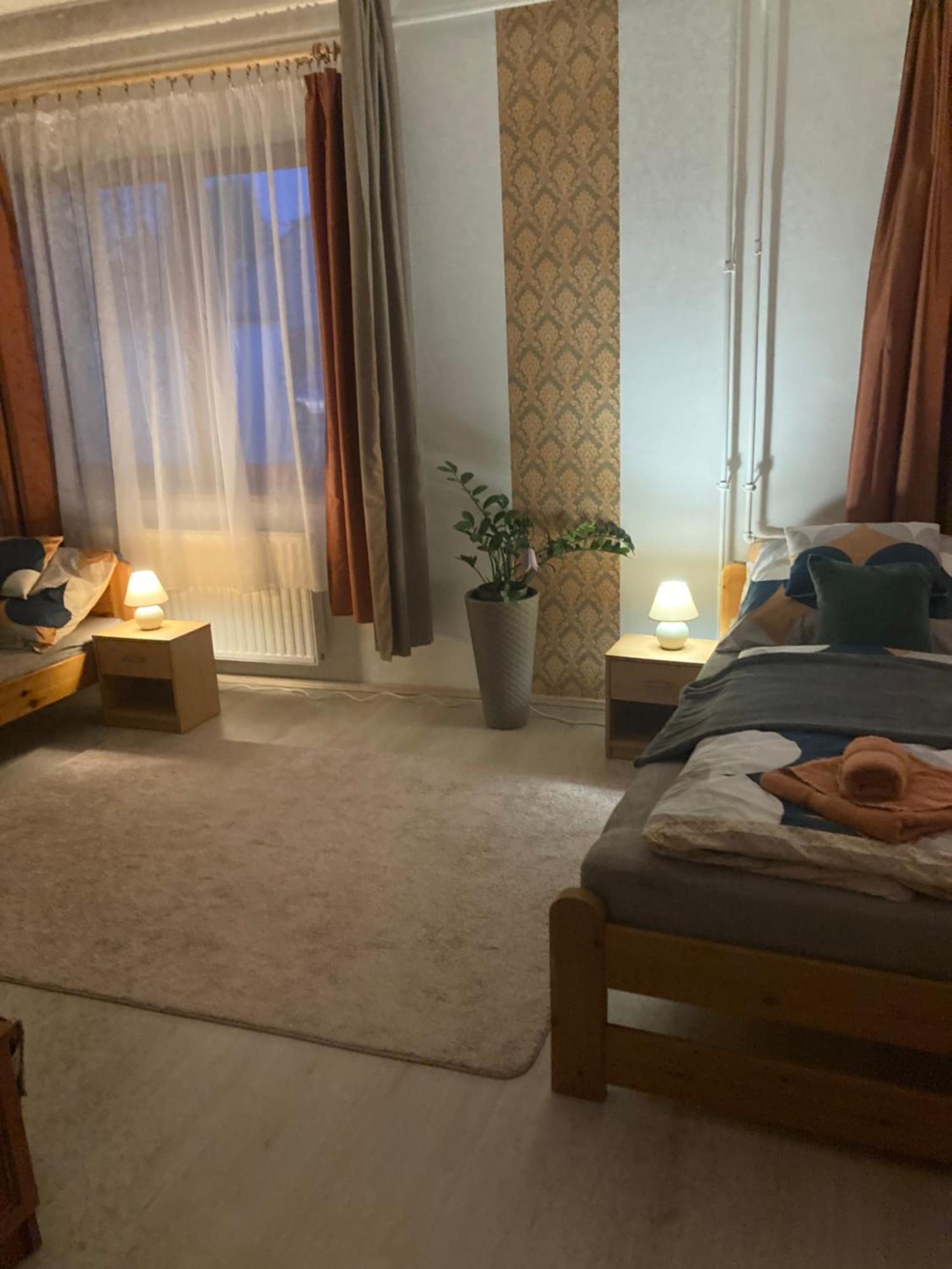 Tavaszpart Vendeghaz Apartment Seghedin Exterior foto