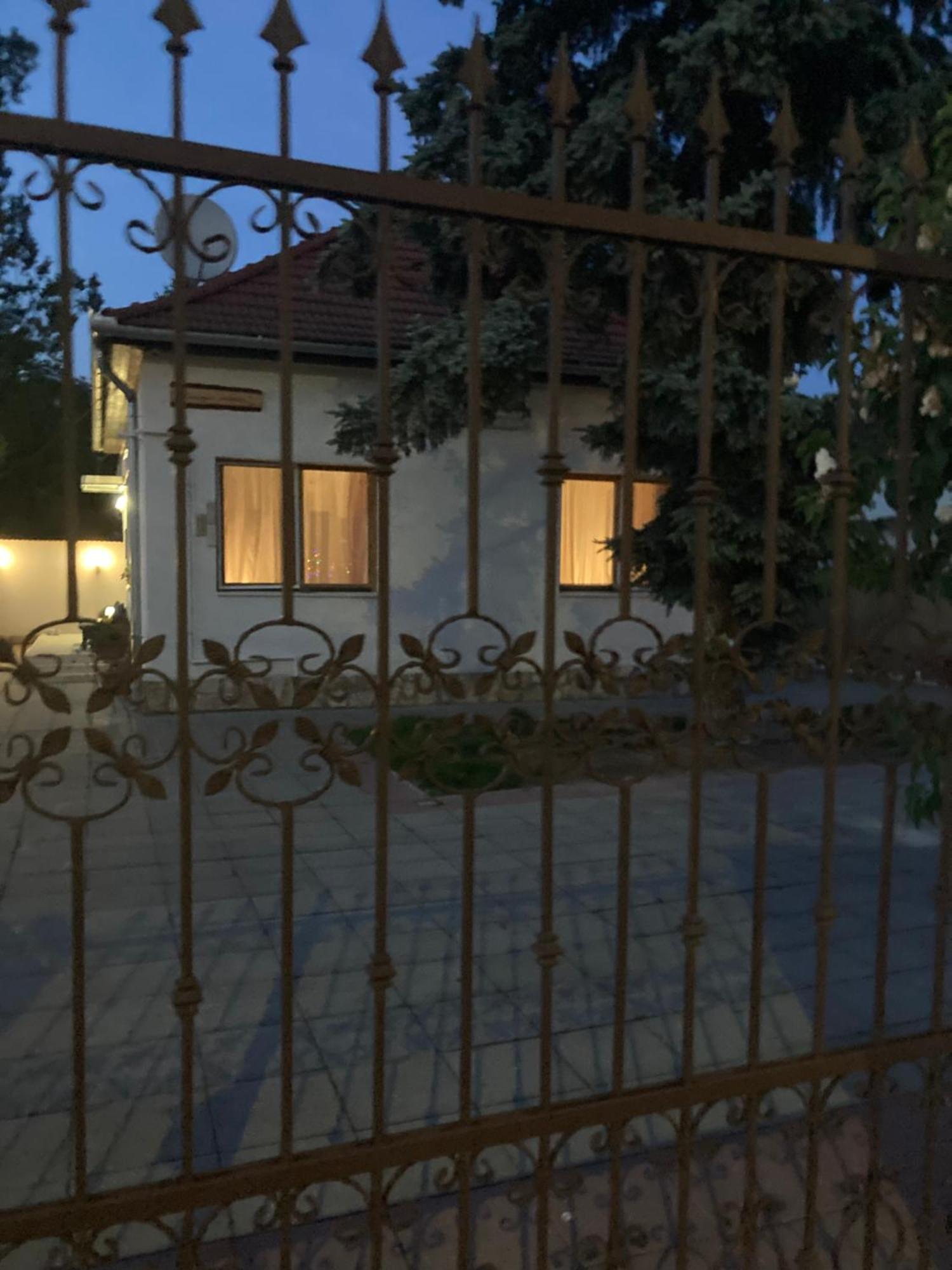 Tavaszpart Vendeghaz Apartment Seghedin Exterior foto