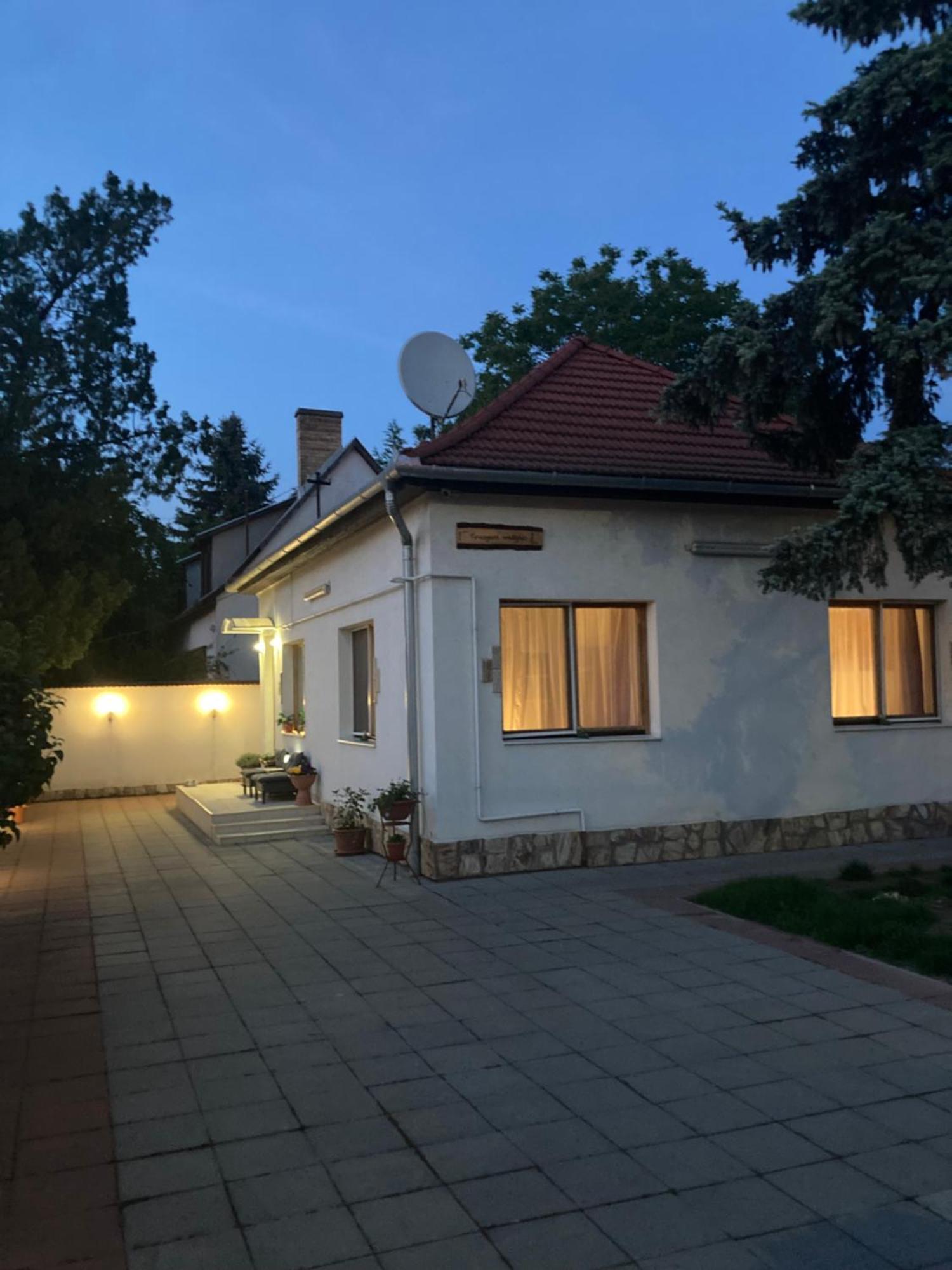 Tavaszpart Vendeghaz Apartment Seghedin Exterior foto